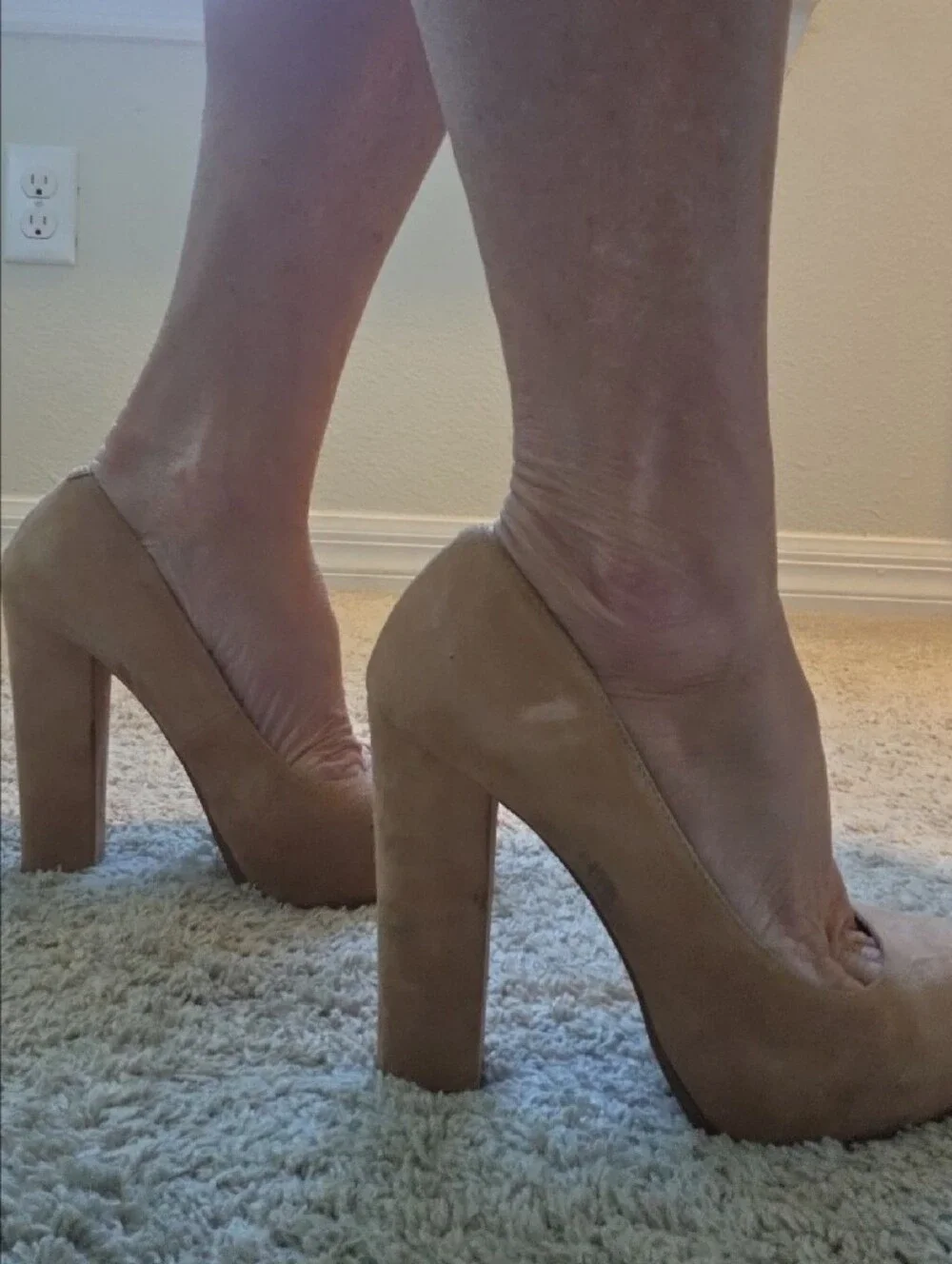 Steve Madden Soft Pink Suede Round-Toe Pump
